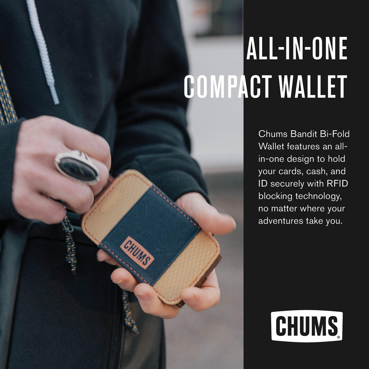 Chums Bandit Bi-Fold Wallet – Slim RFID Wallet for Men & Women, Reversible Card, ID & Money Holder (Blue Floral)
