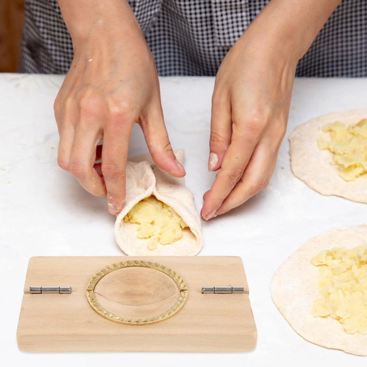PRETYZOOM Dumpling Artifact Wooden Dumpling Press Mold 5.7In Dough Presser for Homemade Making Kitchen Tool