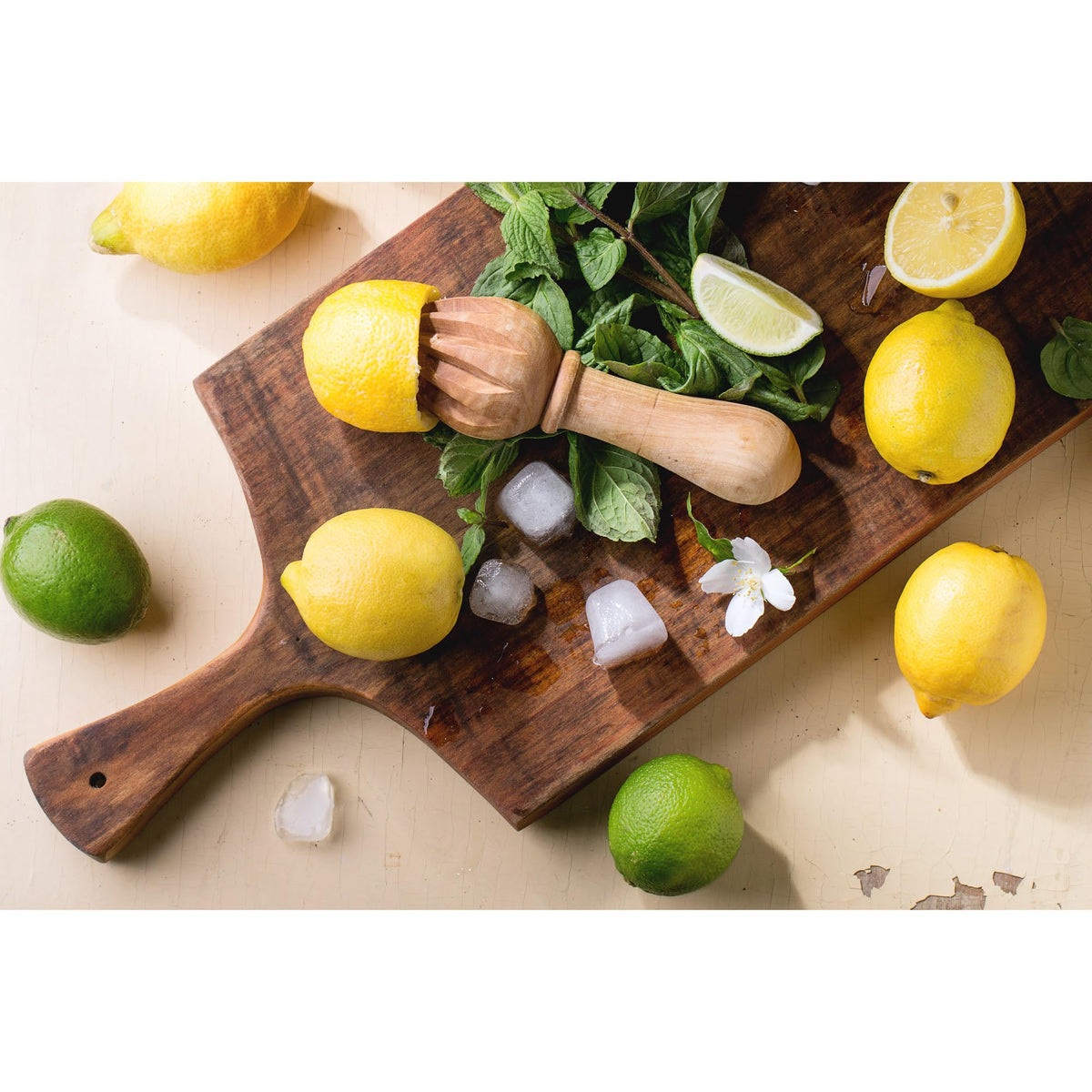 HIC Kitchen Citrus Juicer Reamer, Hardwood