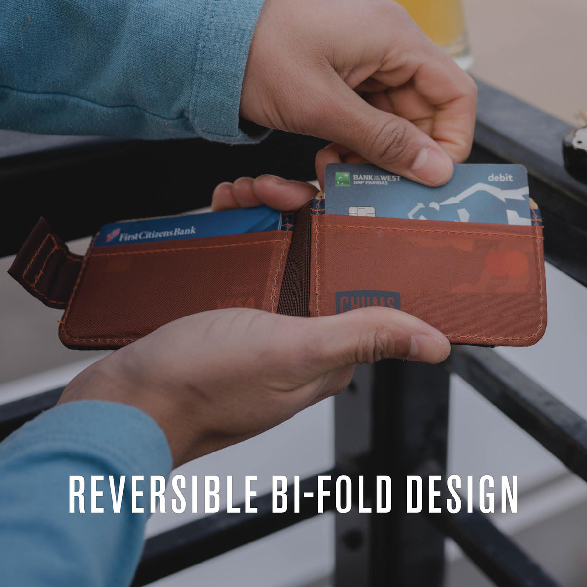 Chums Bandit Bi-Fold Wallet – Slim RFID Wallet for Men & Women, Reversible Card, ID & Money Holder (Blue Floral)
