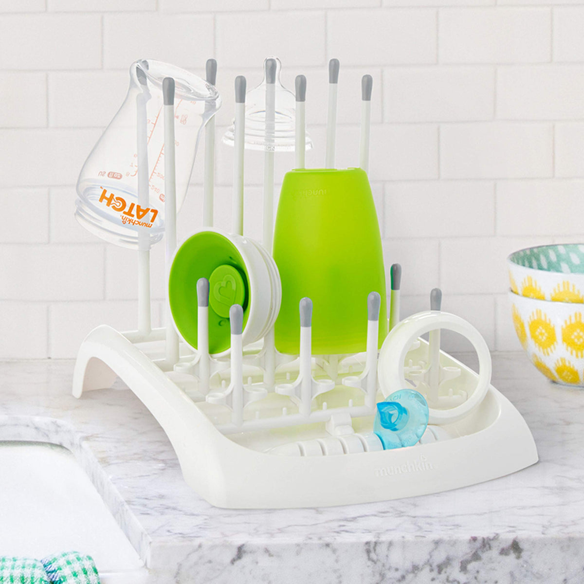 Munchkin Fold Baby Bottle Drying Rack and Bristle Bottle Brush Cleaning Essentials Set, White/Grey